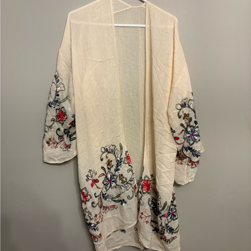 Floral Embroidered Lightweight Kimono
